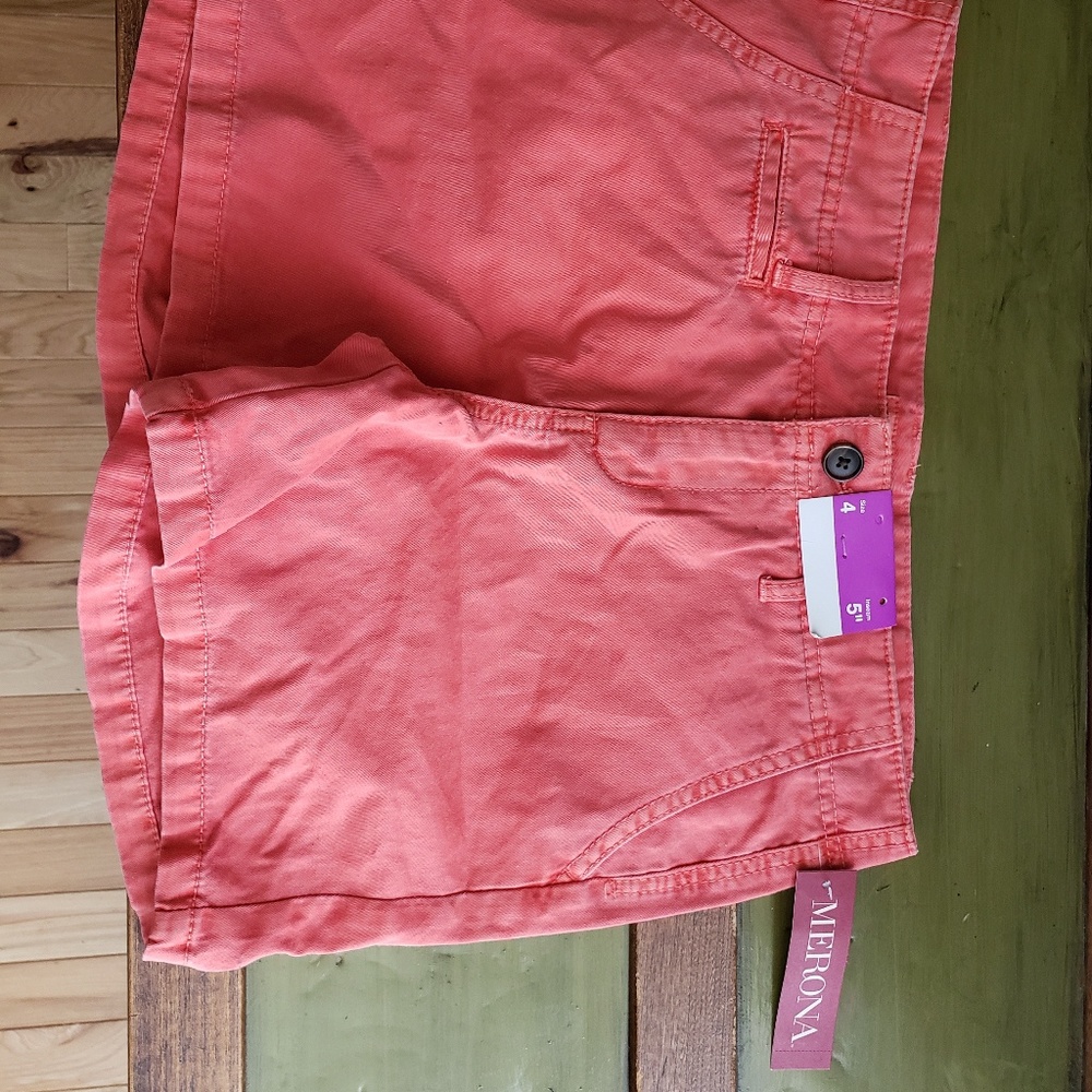 Shorts - Picture 3 of 3